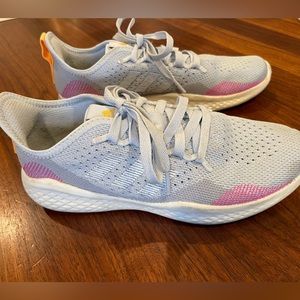 Adidas Womens tennis shoe, sz 7